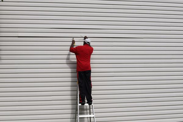 Loose Siding Repair in Albuquerque